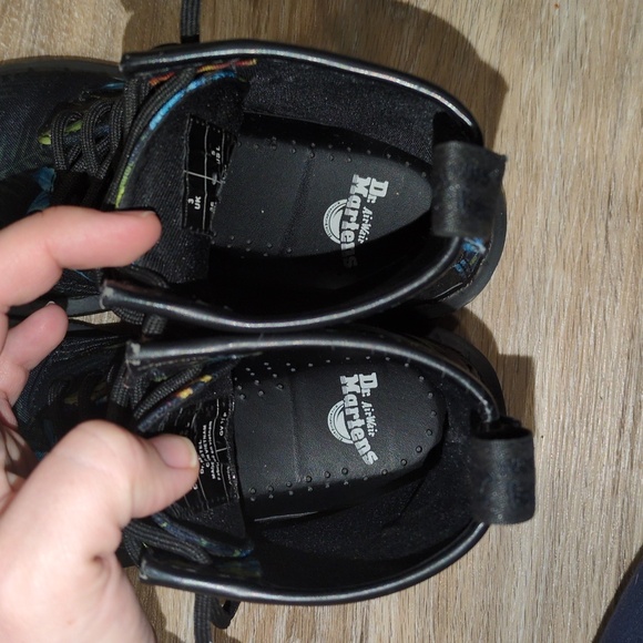 πππΈβ‘οΈDr. Martens Castel Black Boots with Floral Design Women's size 5πππΈβ‘οΈ - Picture 8 of 10